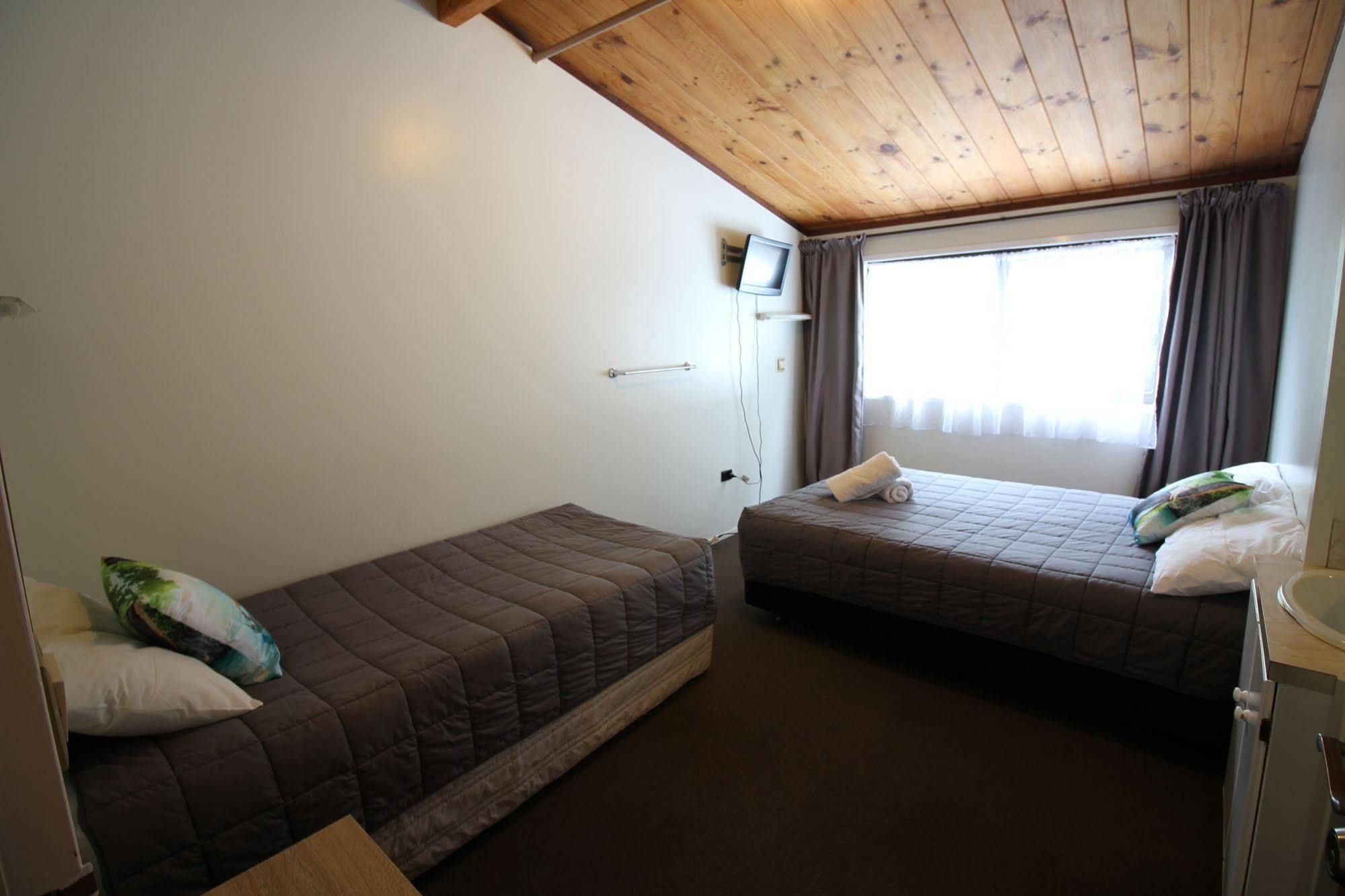 Yha Sunflower Lodge New Plymouth Exterior photo