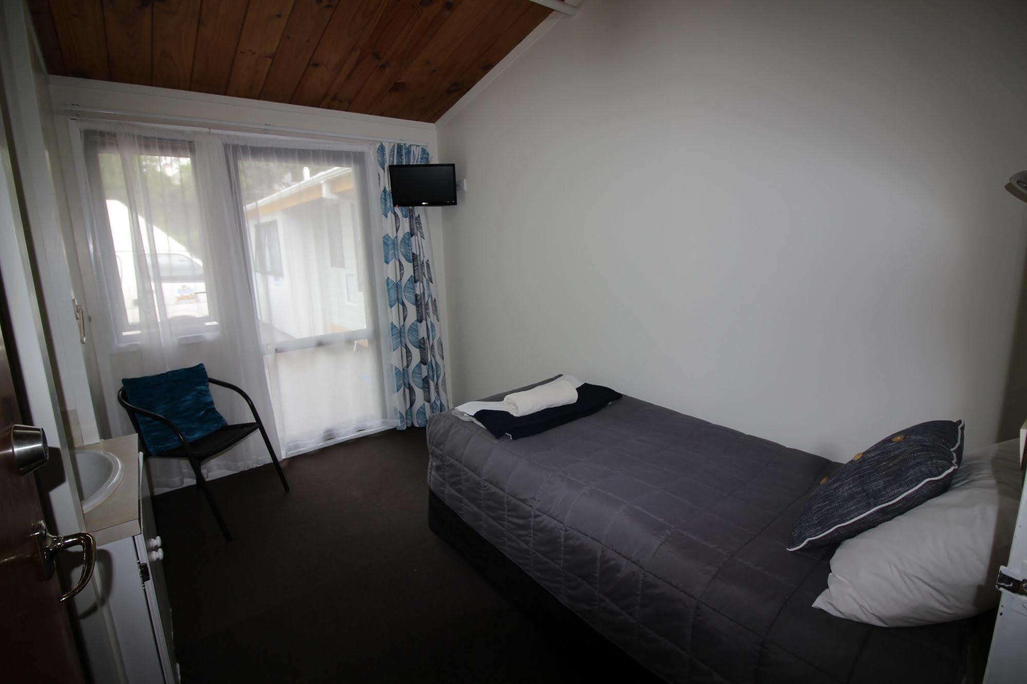 Yha Sunflower Lodge New Plymouth Exterior photo