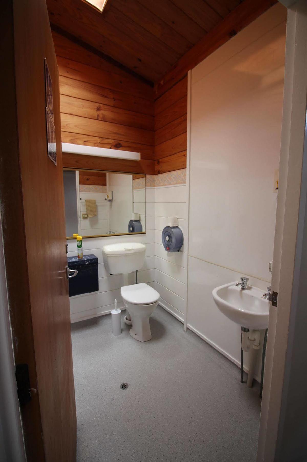 Yha Sunflower Lodge New Plymouth Exterior photo