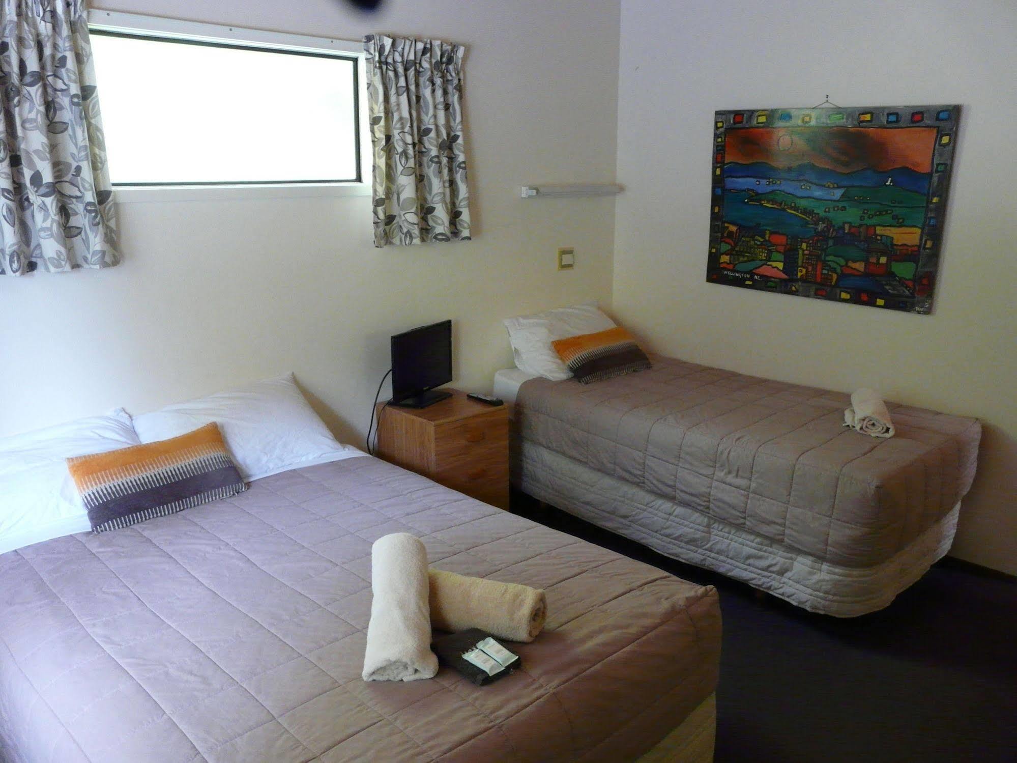 Yha Sunflower Lodge New Plymouth Exterior photo