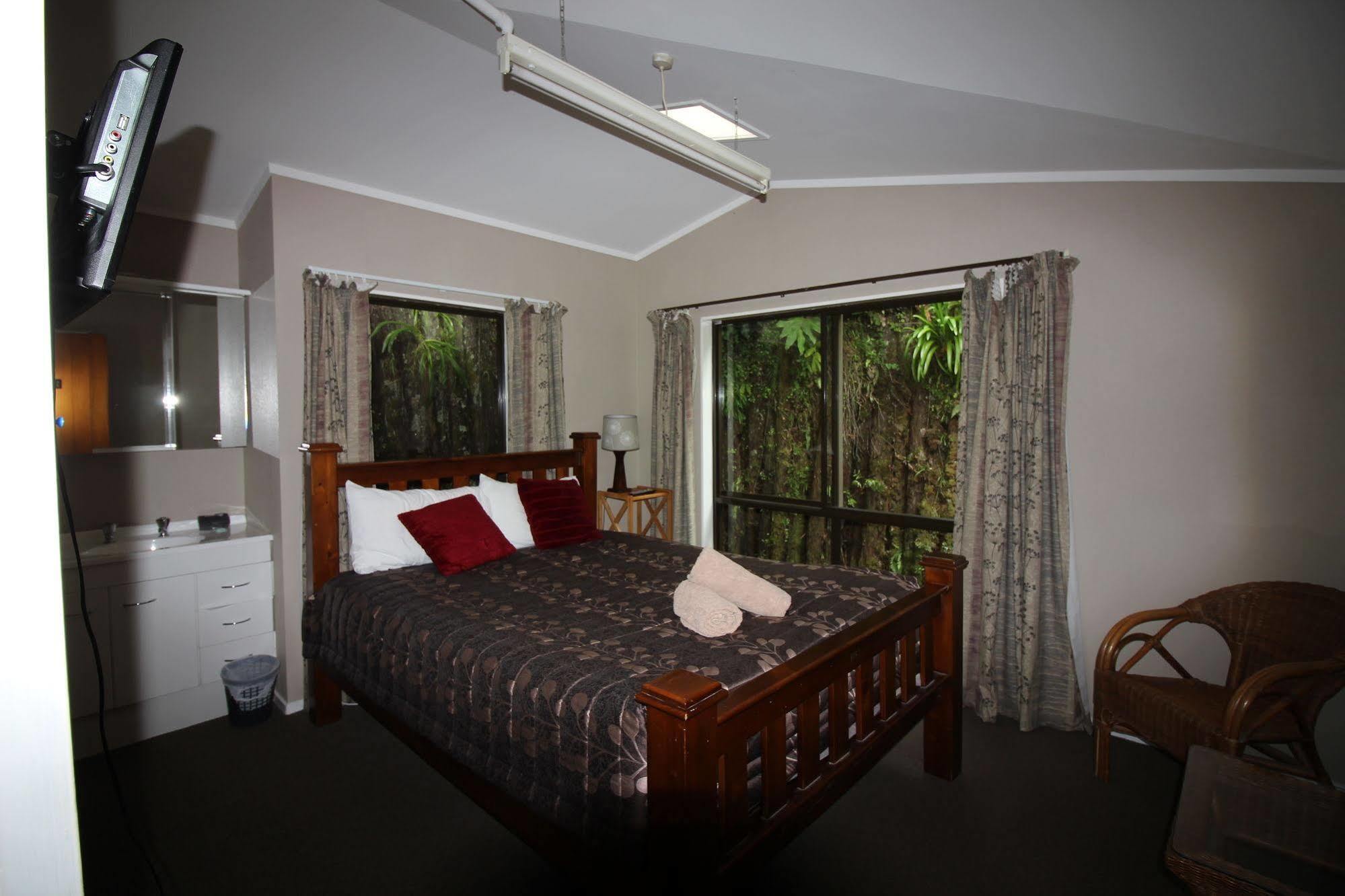Yha Sunflower Lodge New Plymouth Exterior photo