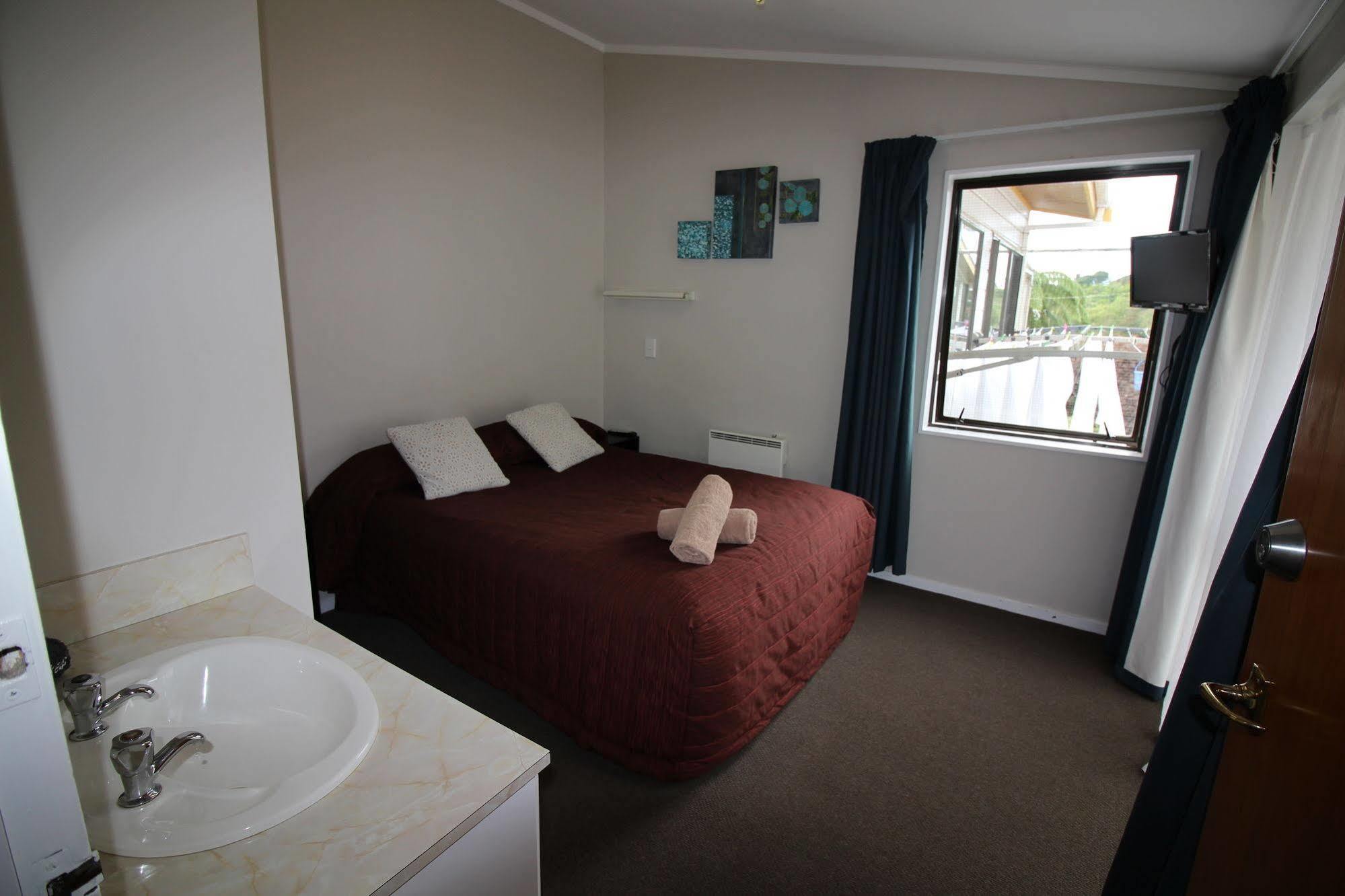 Yha Sunflower Lodge New Plymouth Exterior photo