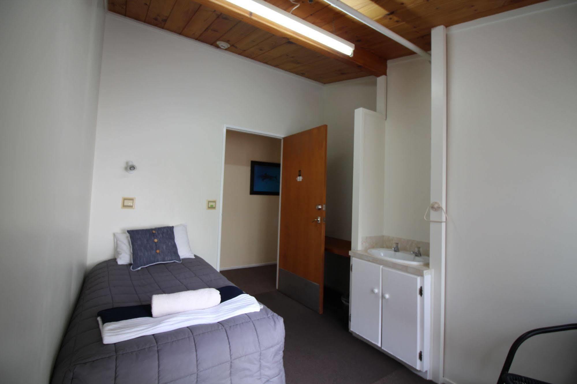 Yha Sunflower Lodge New Plymouth Exterior photo