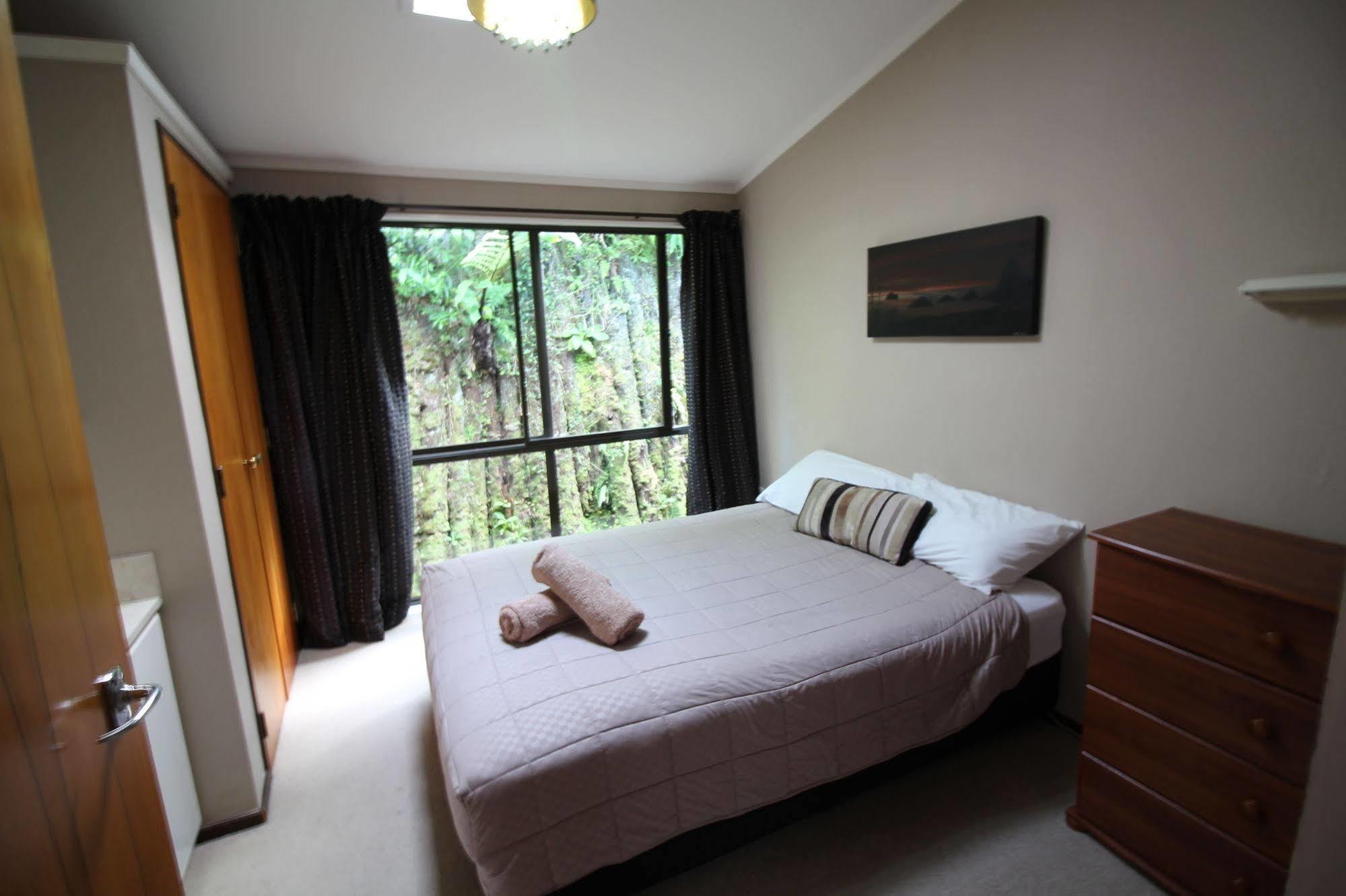 Yha Sunflower Lodge New Plymouth Exterior photo