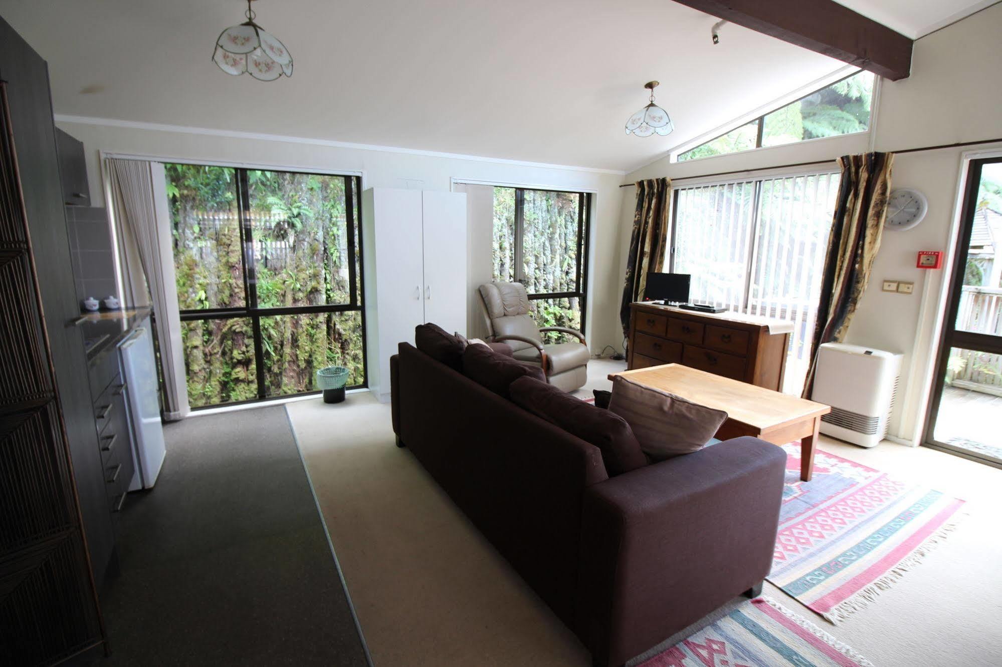 Yha Sunflower Lodge New Plymouth Exterior photo