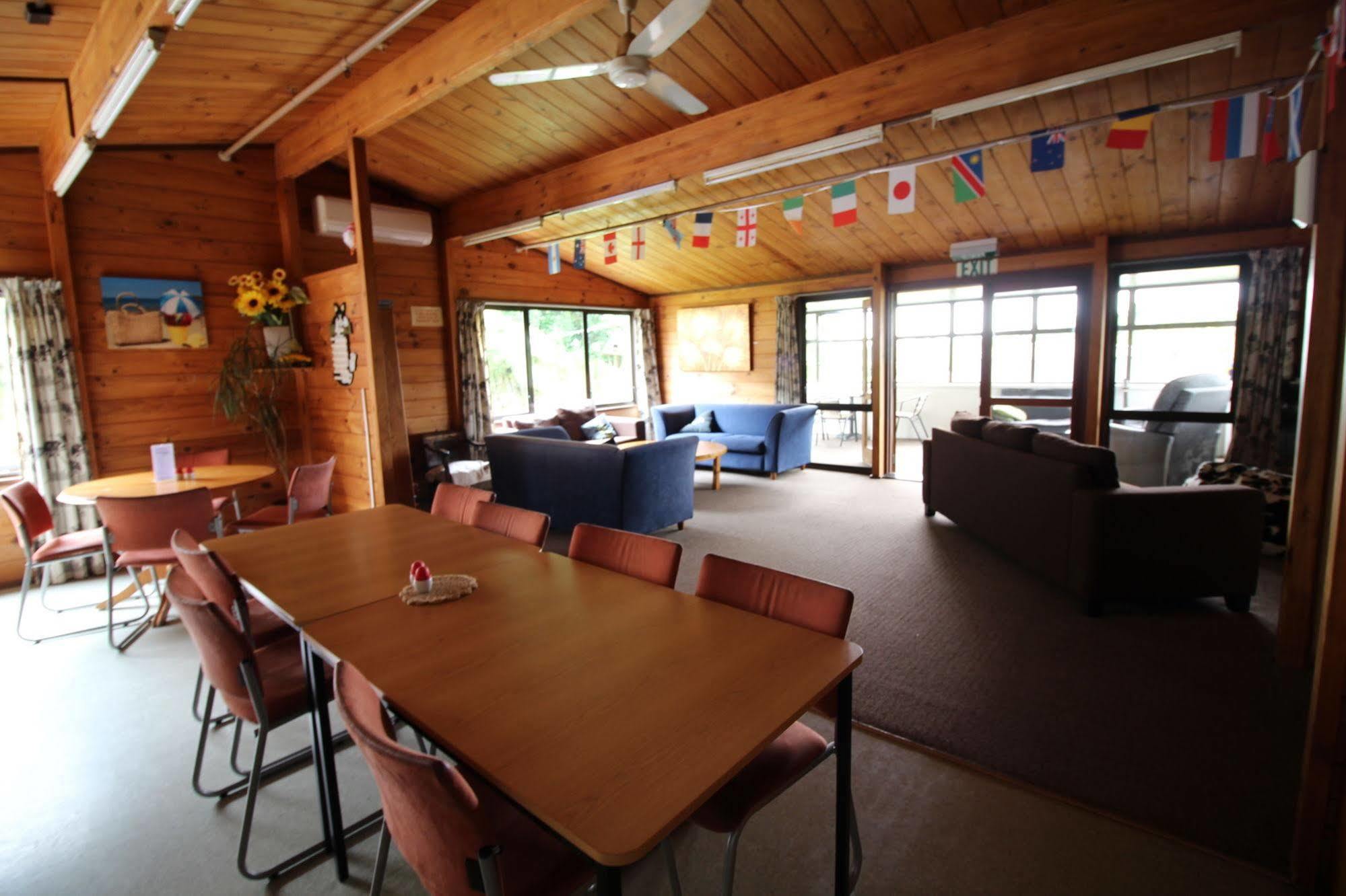 Yha Sunflower Lodge New Plymouth Exterior photo