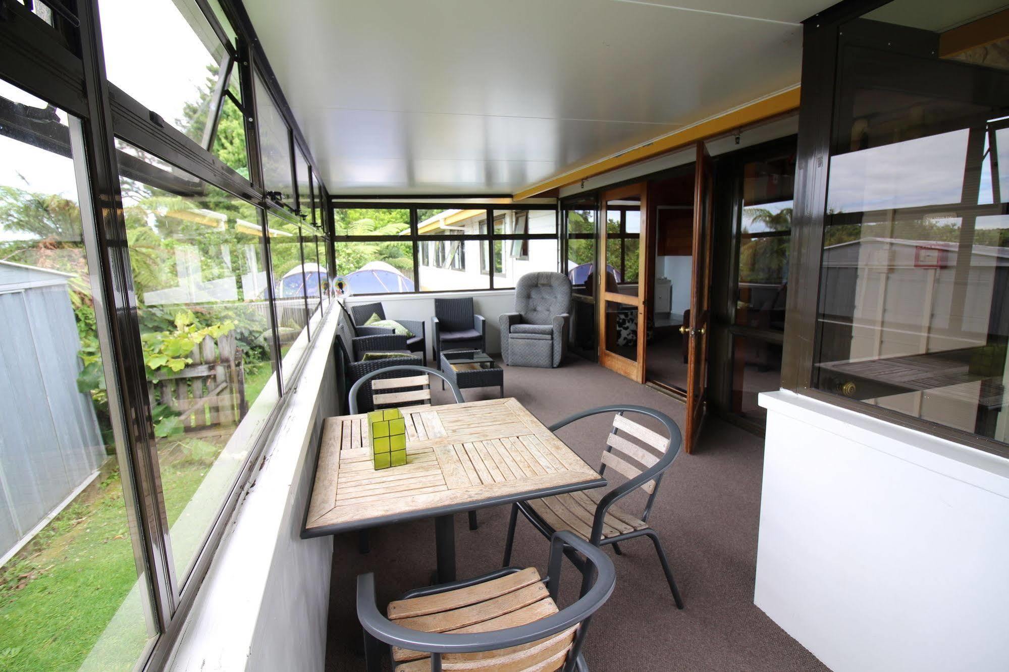 Yha Sunflower Lodge New Plymouth Exterior photo