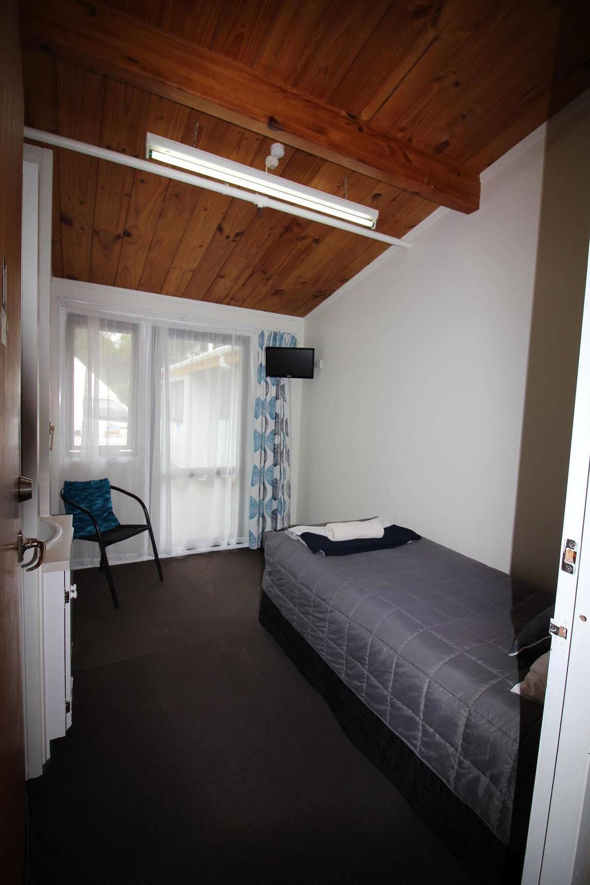 Yha Sunflower Lodge New Plymouth Exterior photo